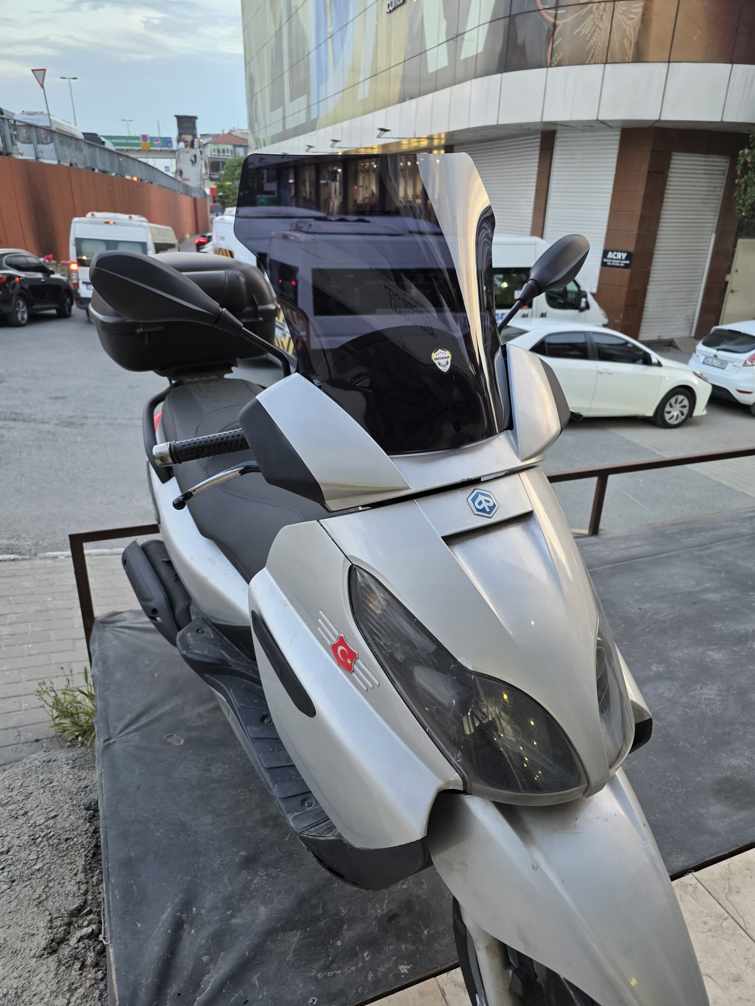 Piaggio X7 Siperlik Ön Cam 2007-2012 Model 43cm Siyah Renkli 4mm