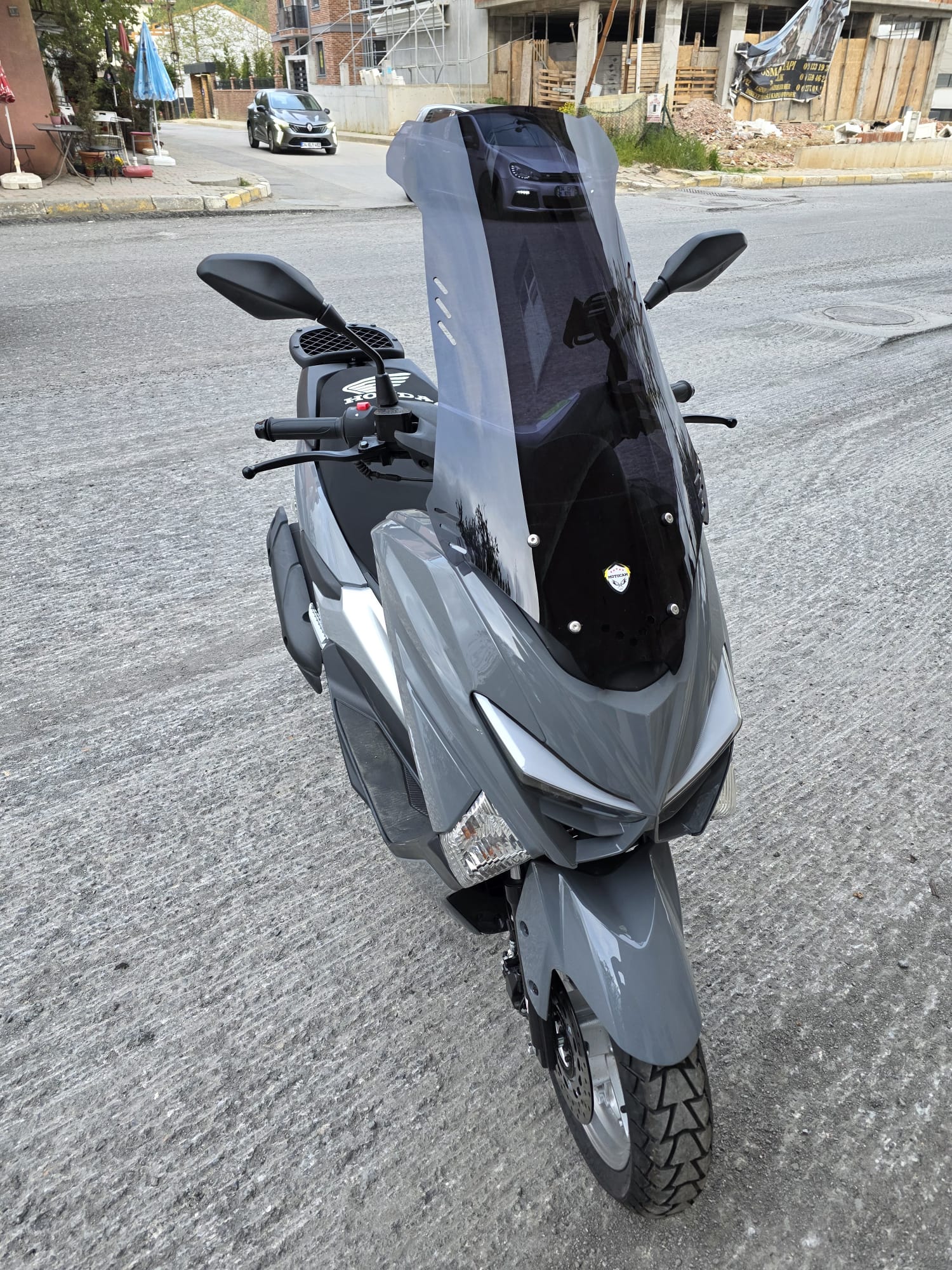 Revolt RSX4 Siperlik Ön Cam 2022-2025 Model 75cm Siyah Renkli 4mm ORTA BOYLU