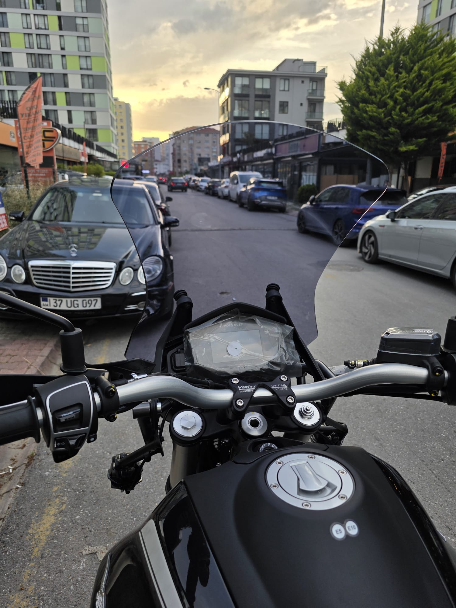 Moto Guzzi V85 Siperlik Ön Cam 2019-2023 Model 58cm Füme Renkli 4mm