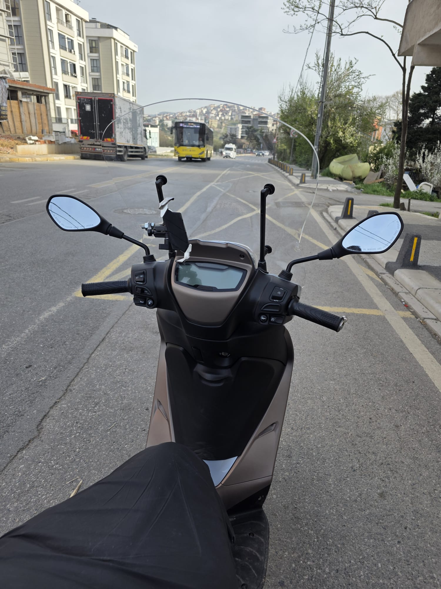 Piaggio Medley S 150 Ön Cam 2021-2025 Model 54cm Şeffaf Renkli APARATSIZ GÖNDERİLİR