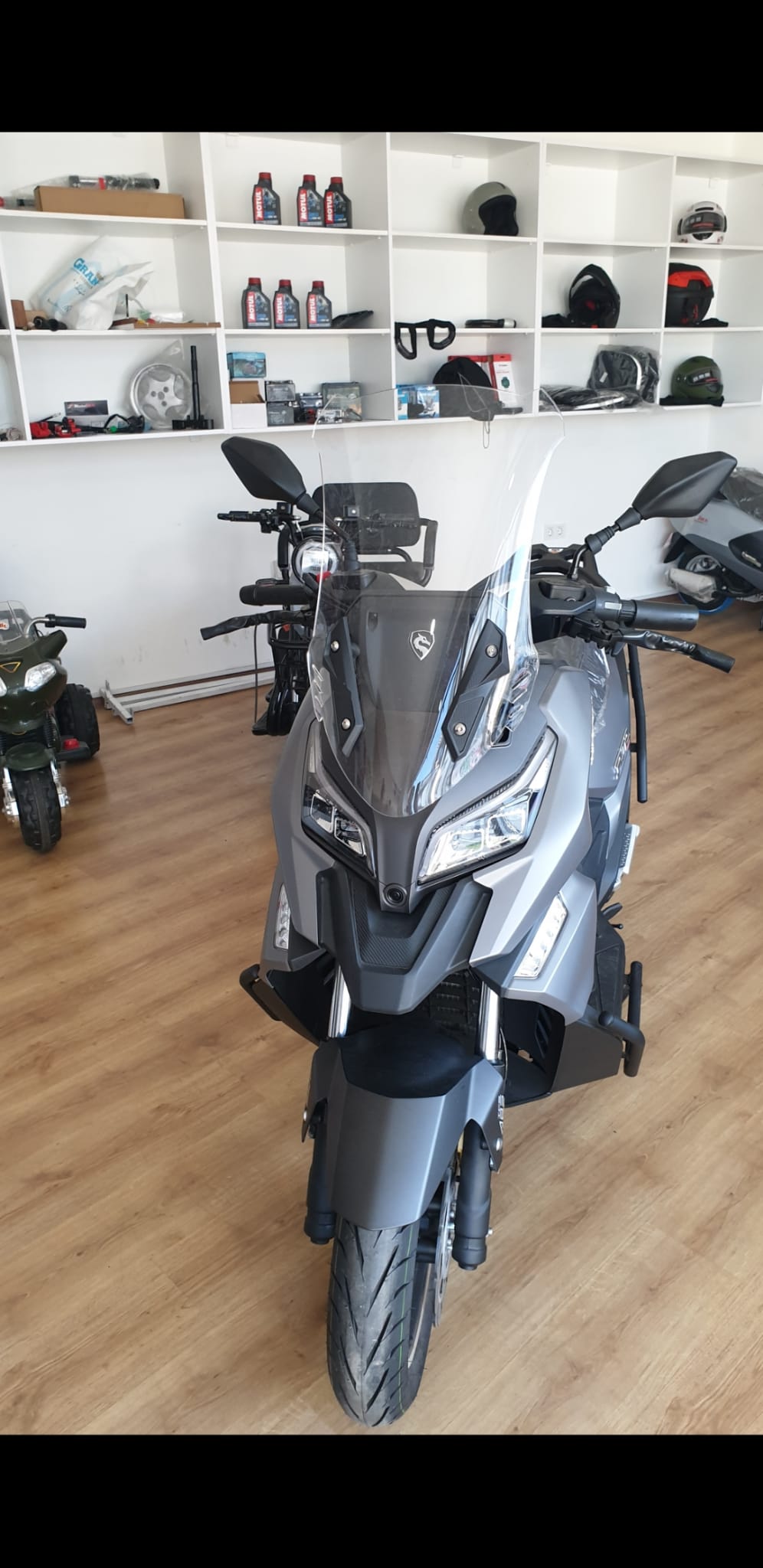 Motolüx RT2 Ragner Siperlik Ön Cam 2023-2025 Model 56cm Şeffaf Renkli 4mm UZUN CAM