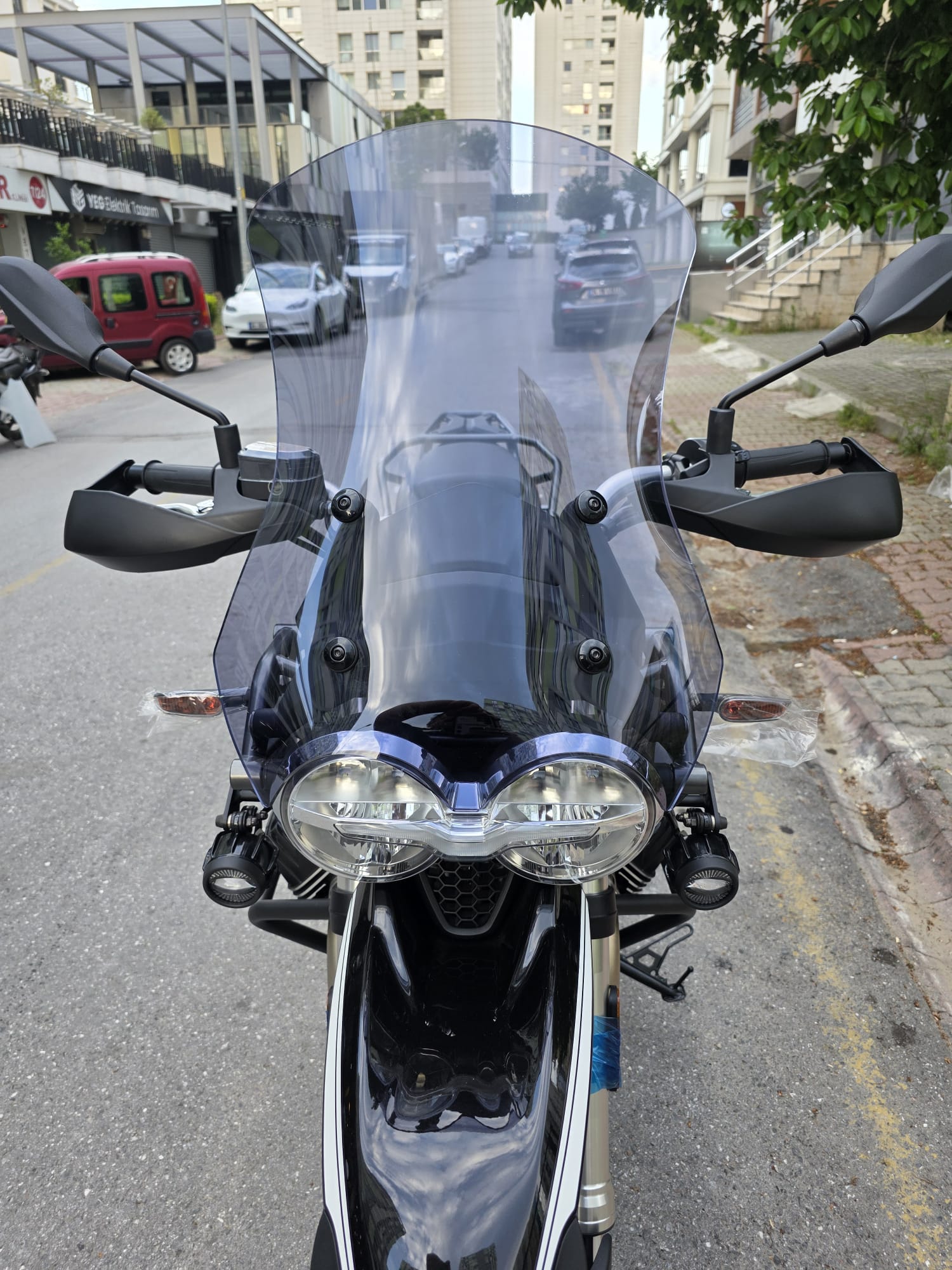 Moto Guzzi V85 Siperlik Ön Cam 2019-2023 Model 58cm Füme Renkli 4mm