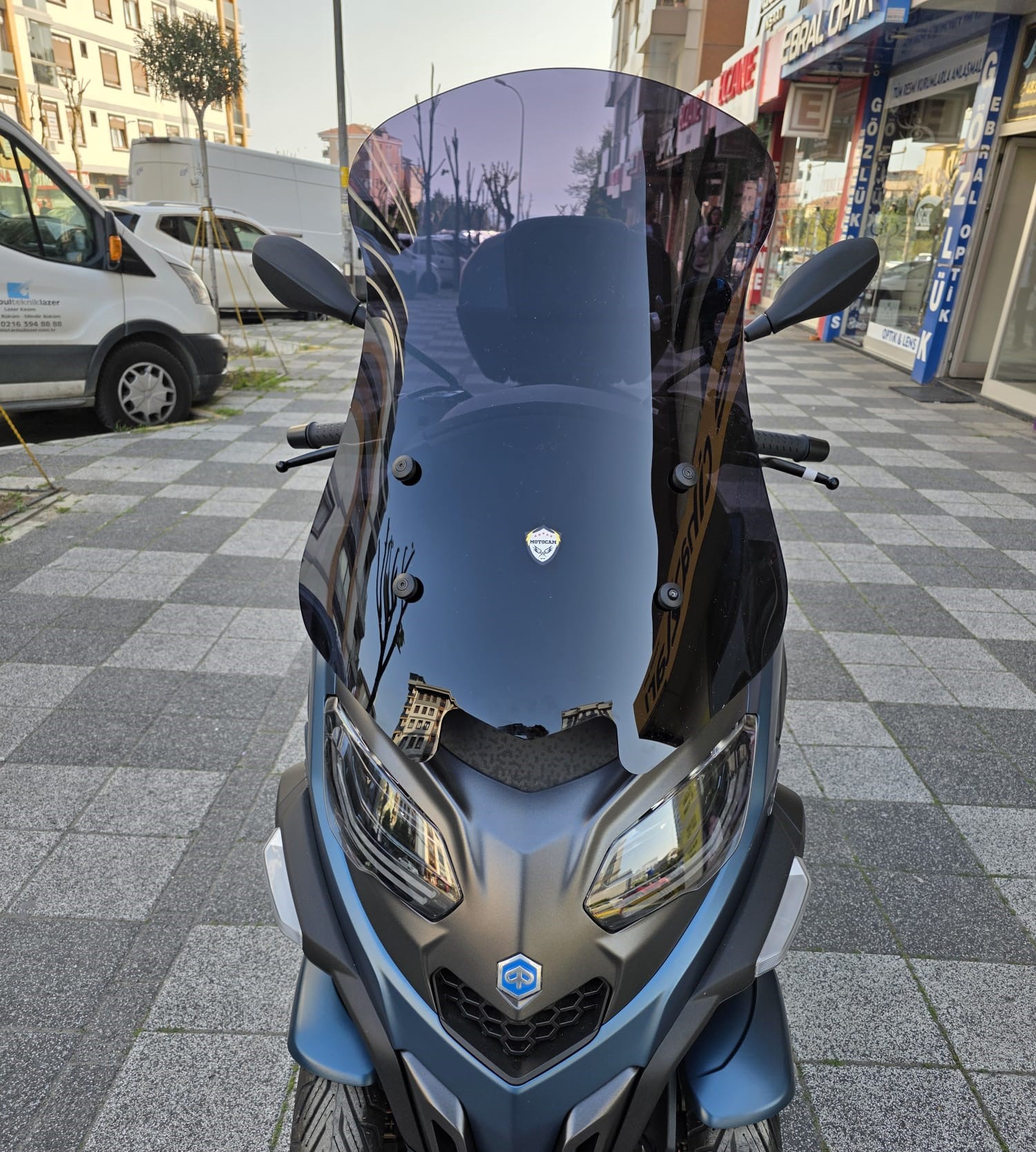 Piaggio MP3 530 Siperlik Ön Cam 2023-2025 Model 72cm Siyah Renkli 4mm UZUN CAM