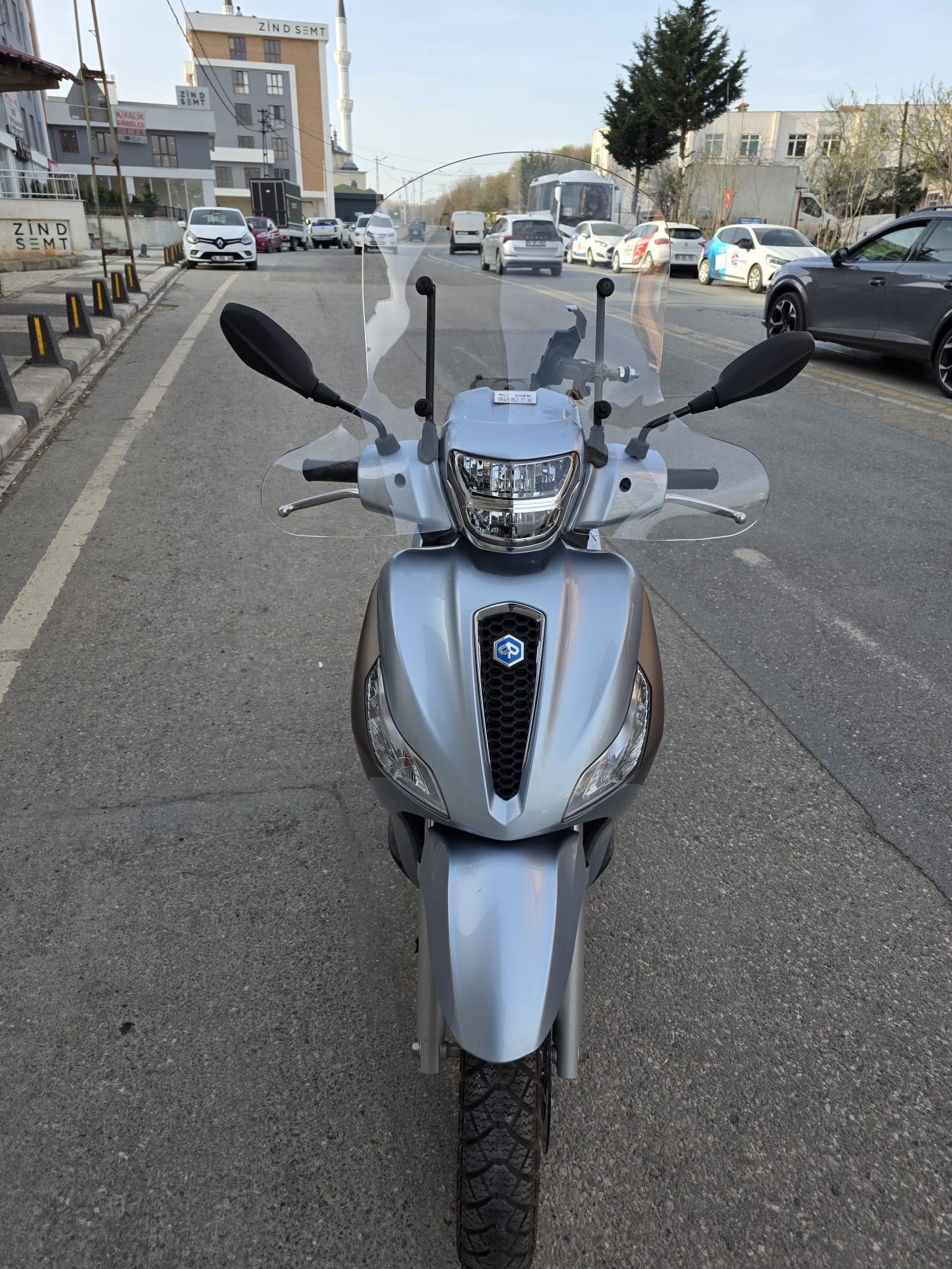 Piaggio Medley S 150 Ön Cam 2021-2025 Model 56cm Şeffaf Renkli Elcikli APARATSIZ GÖNDERİLİR