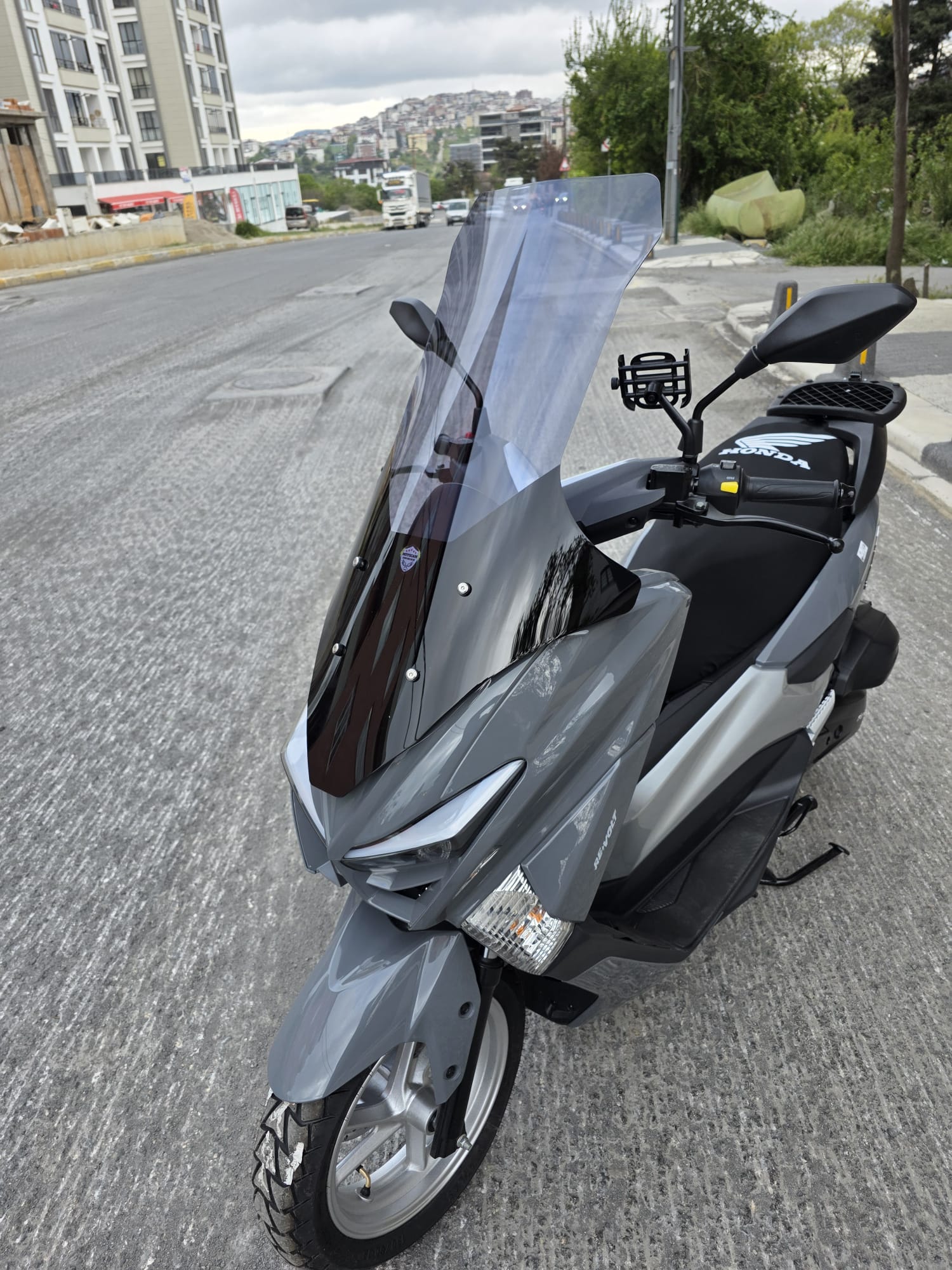 Revolt RSX4 Siperlik Ön Cam 2022-2025 Model 78cm Füme Renkli 4mm UZUN CAM