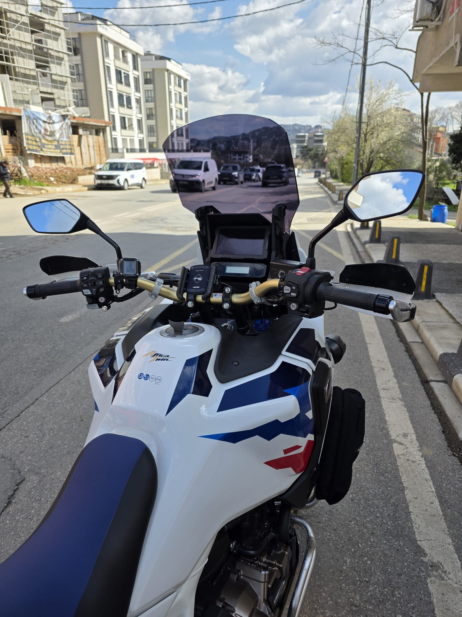 Honda Africa twin CRF 1100 L4 Ön Cam 2023-2025 Model 54cm Siyah Renkli 4mm UZUN VE GENİŞ