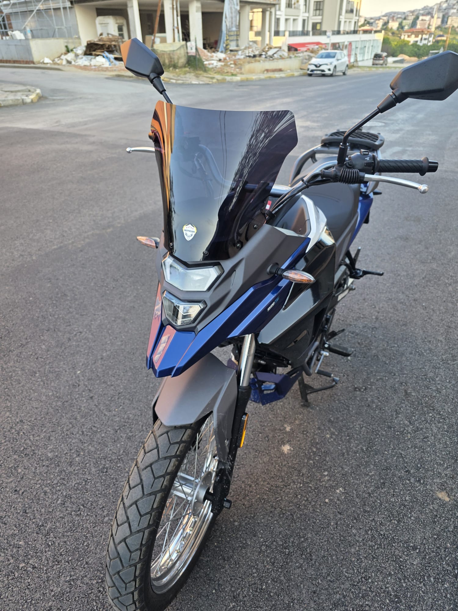 SYM NHT 200 Siperlik Ön Cam 2023-2025 Model 30cm Siyah Renkli 4mm Spor Cam