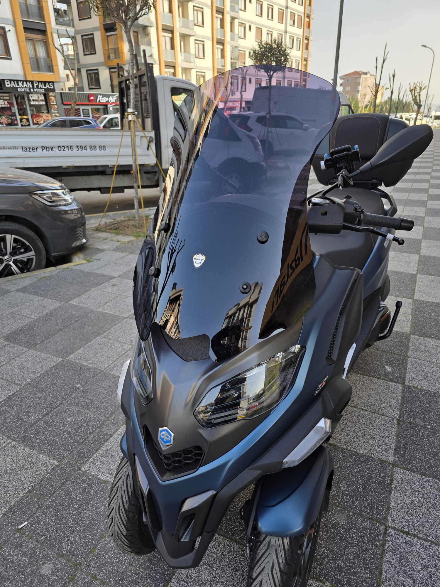 Piaggio MP3 530 Siperlik Ön Cam 2023-2025 Model 72cm Siyah Renkli 4mm UZUN CAM
