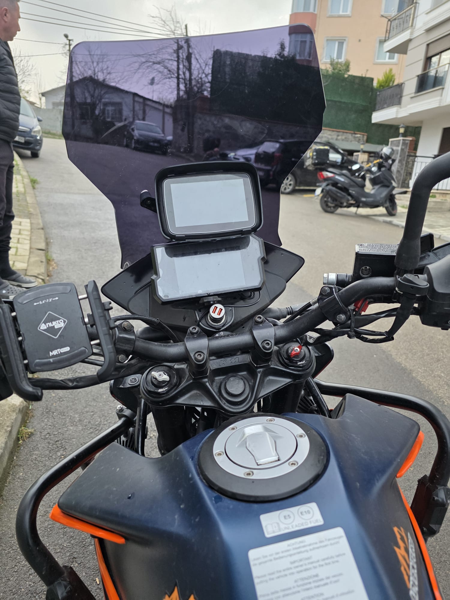KTM Duke 390 Siperlik Ön Cam 2013-2023 Model 44cm Siyah Renkli ORİJİNAL BOYLU
