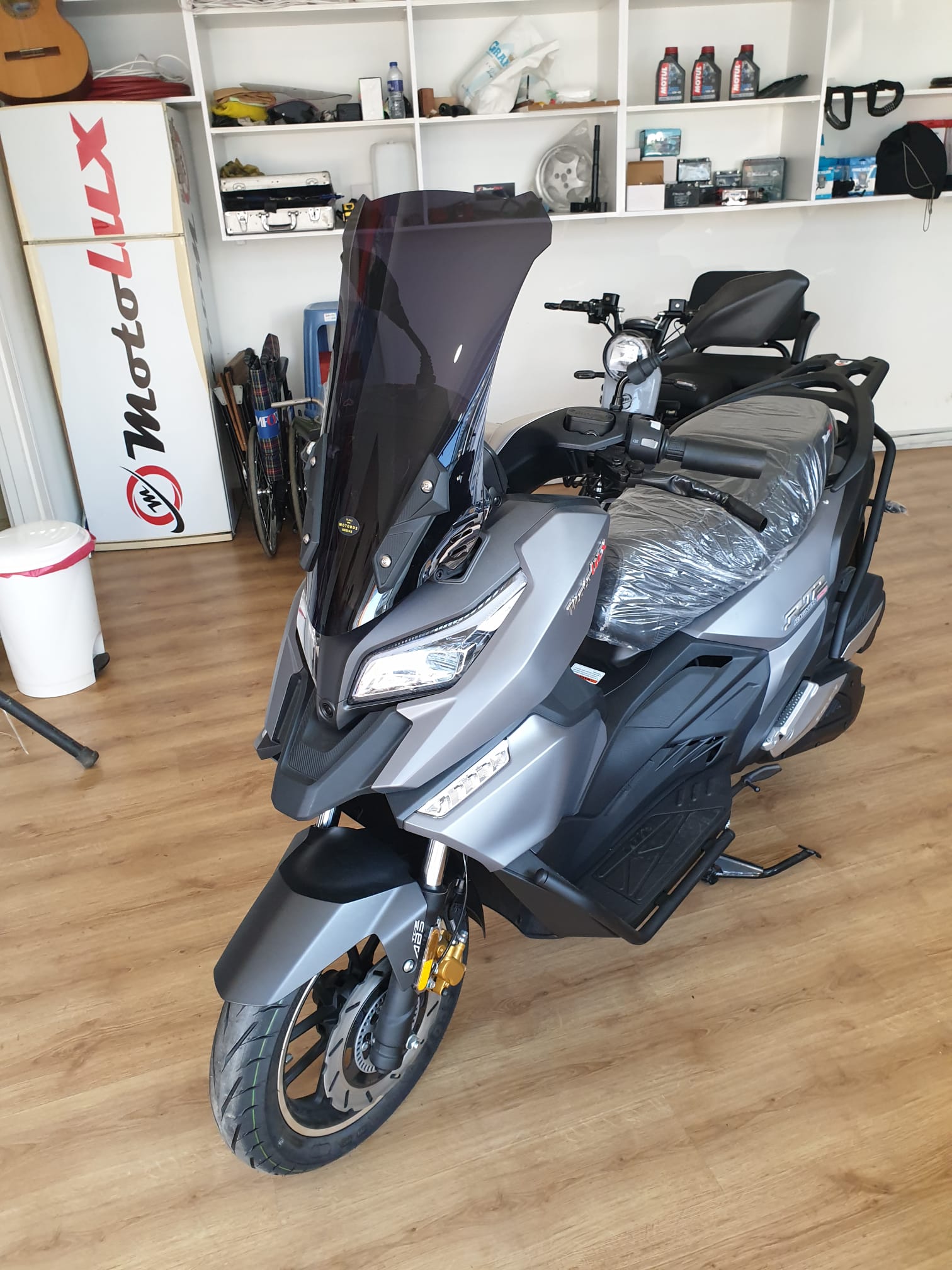 Motolüx RT2 Ragner Siperlik Ön Cam 2023-2025 Model 56cm Füme Renkli 4mm UZUN CAM
