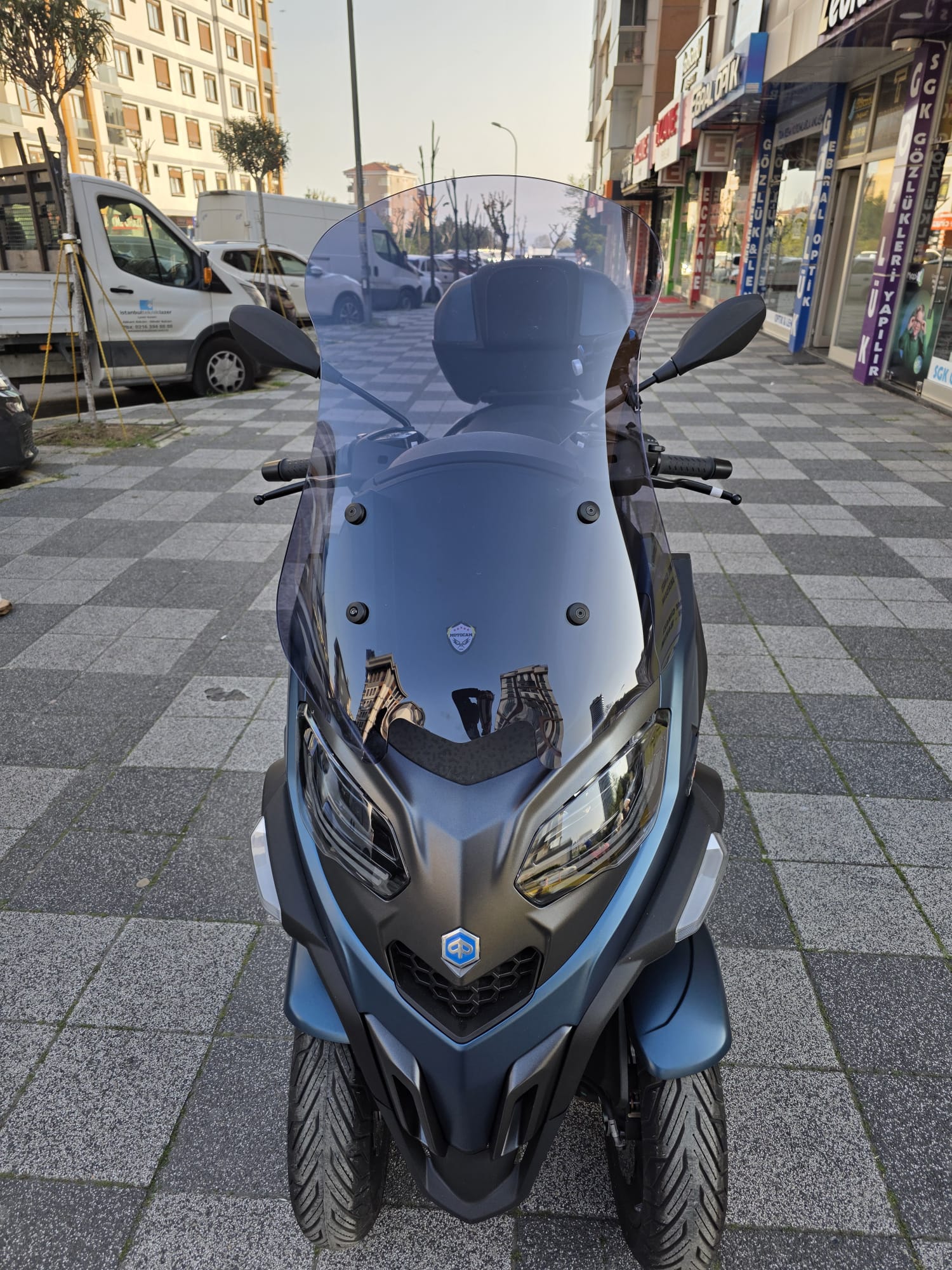 Piaggio MP3 530 Siperlik Ön Cam 2023-2025 Model 72cm Füme Renkli 4mm UZUN CAM