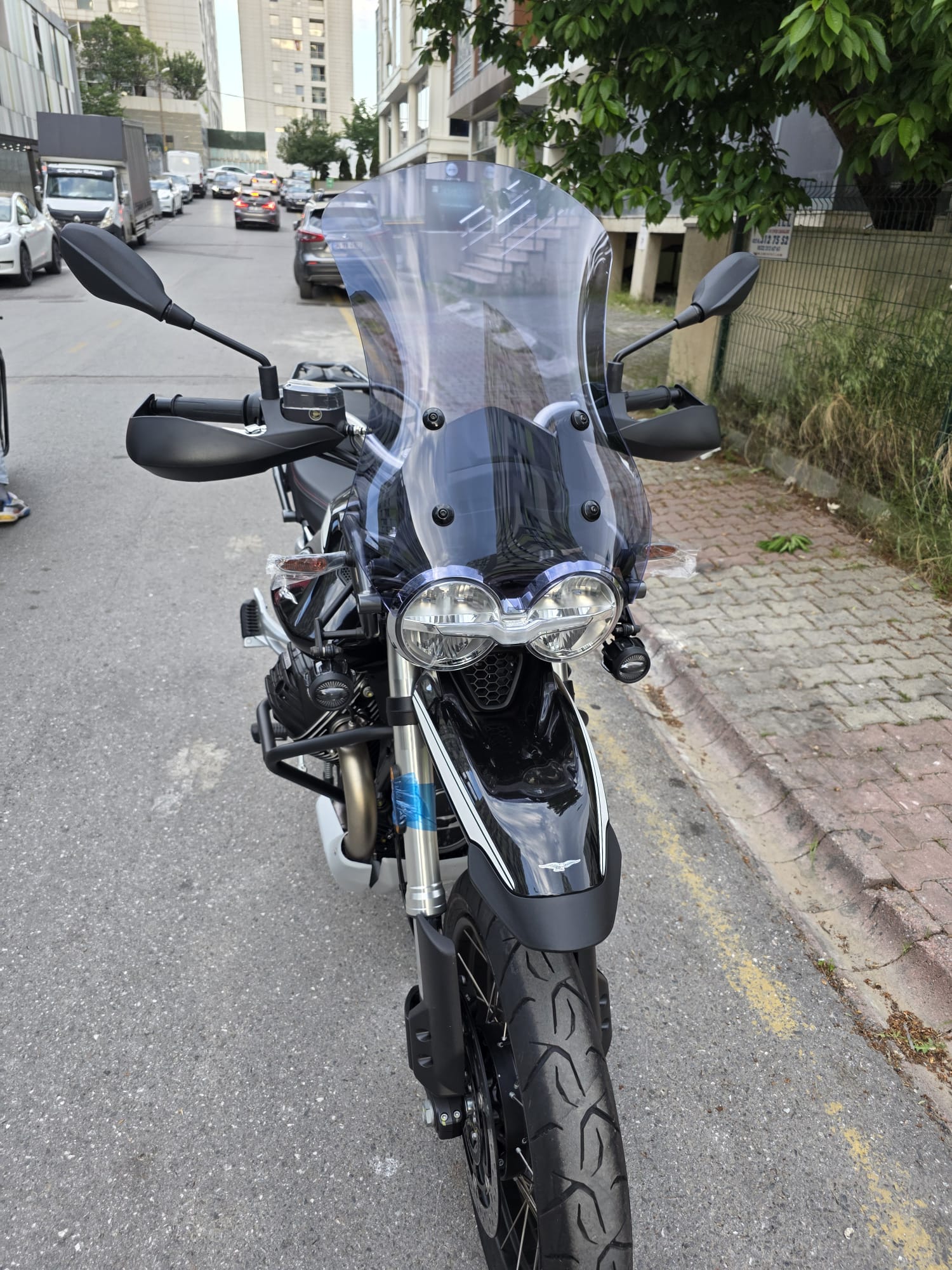 Moto Guzzi V85 Siperlik Ön Cam 2019-2023 Model 58cm Füme Renkli 4mm