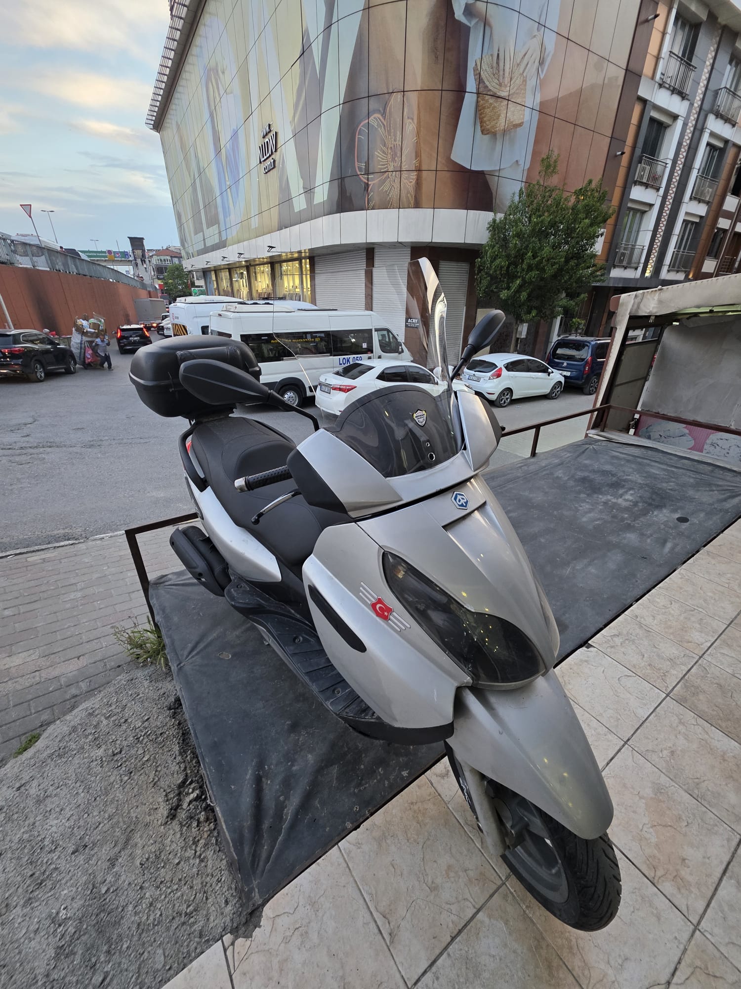 Piaggio X7 Siperlik Ön Cam 2007-2012 Model 43cm Şeffaf Renkli 4mm