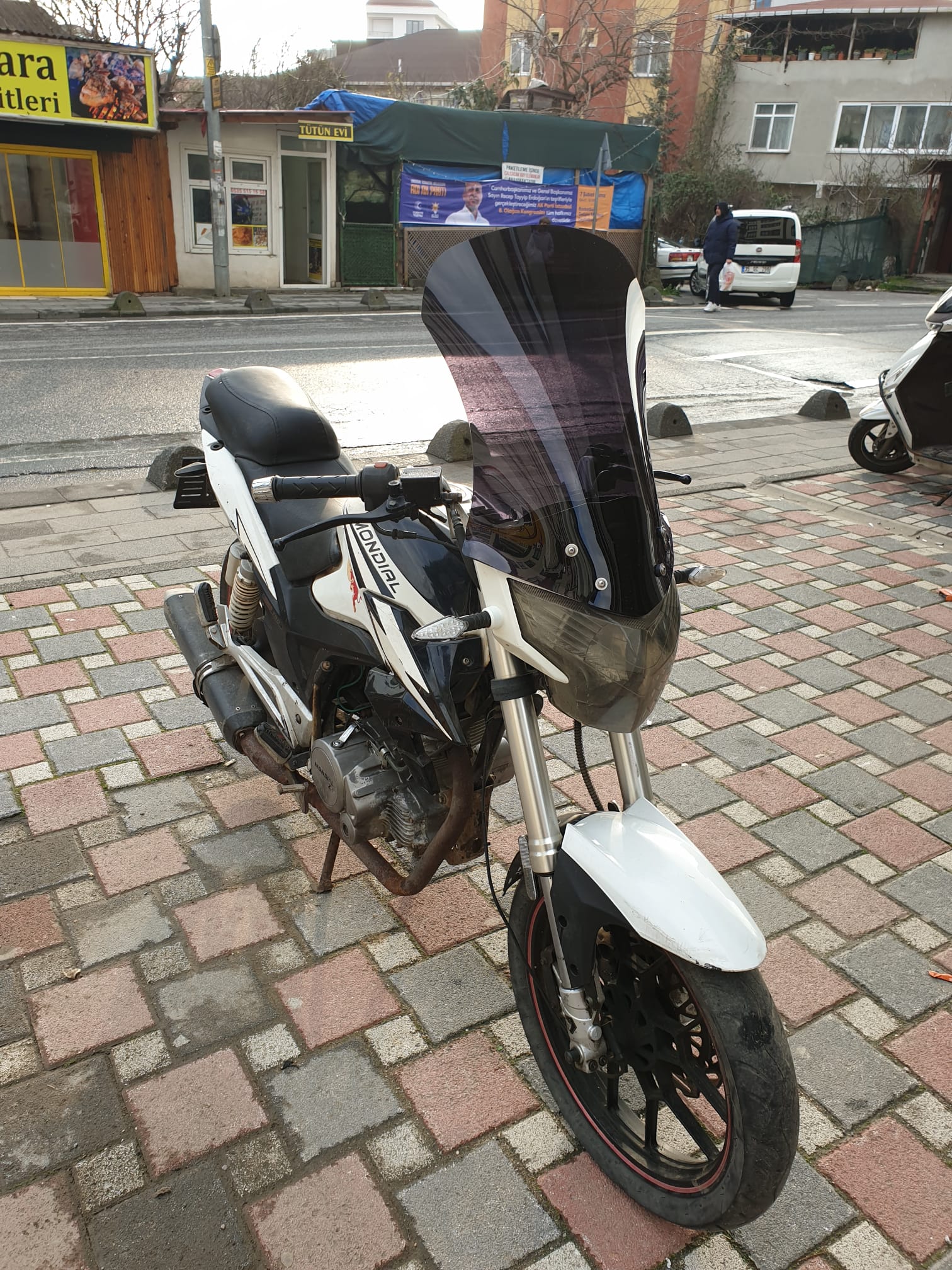 Mondial 180 Z One S Siperlik Ön Cam 58cm 2014 2022 Model Siyah Renkli
