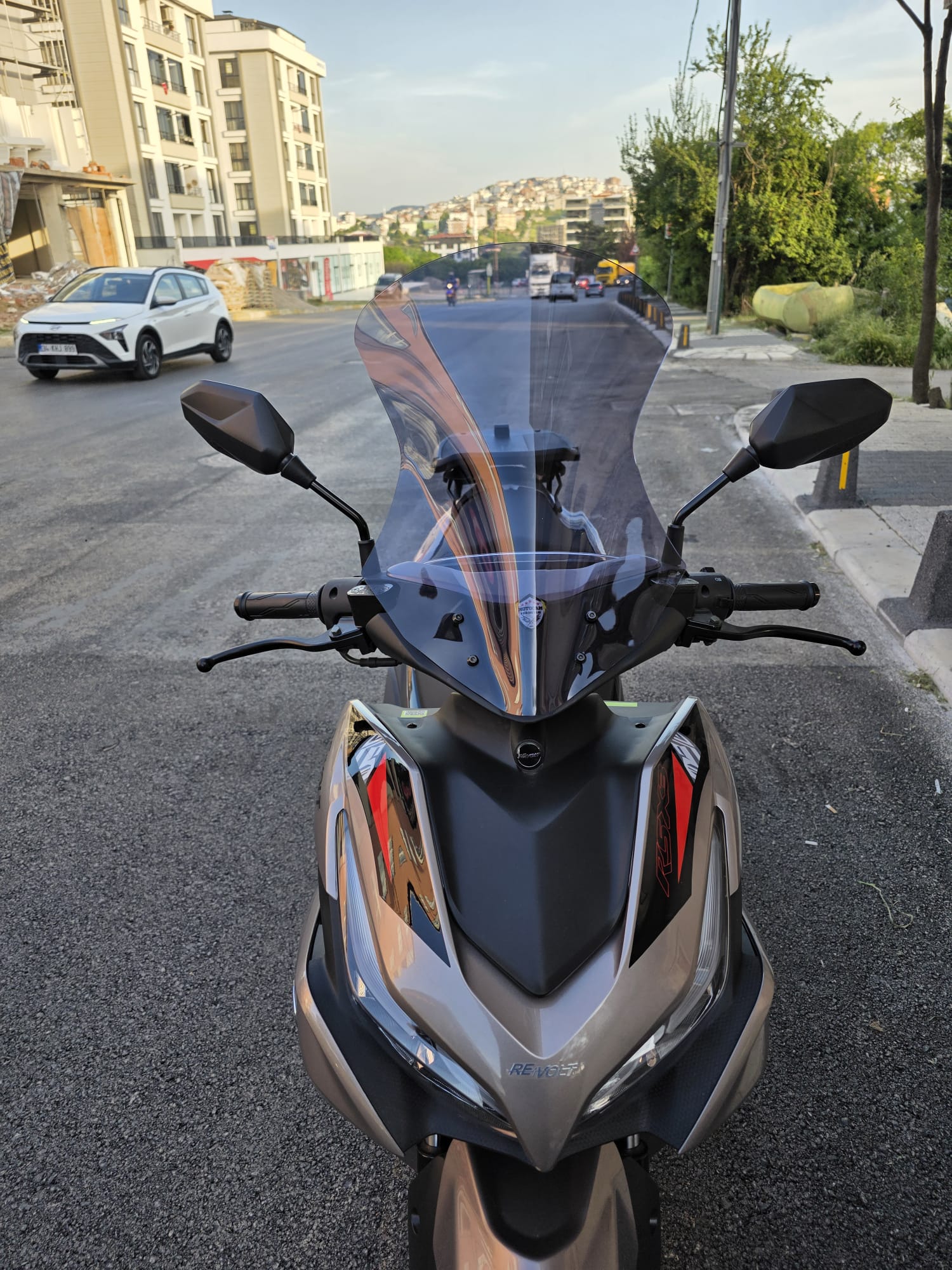 Revolt RSX3 Siperlik Ön Cam 2022-2025 Model 54cm Füme Renkli SPORTİF