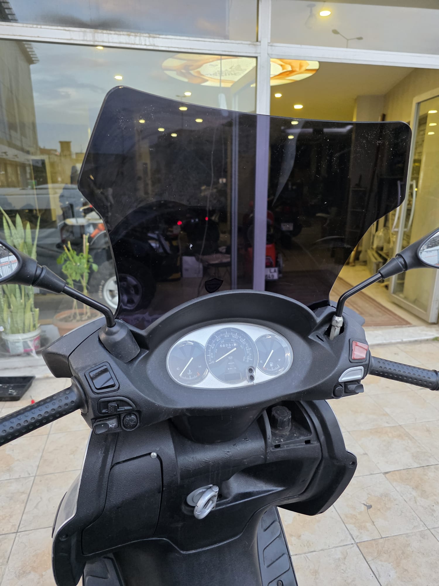 Piaggio X7 Siperlik Ön Cam 2007-2012 Model 43cm Siyah Renkli 4mm
