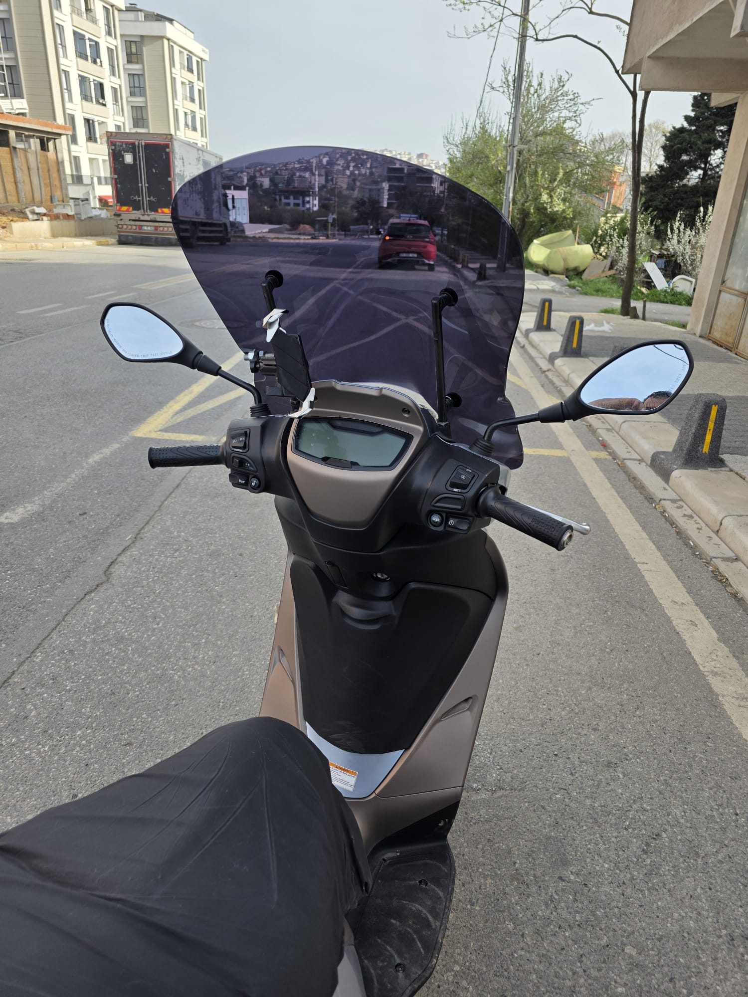 Piaggio Medley S 150 Ön Cam 2021-2025 Model 54cm  Siyah Renkli APARATSIZ GÖNDERİLİR