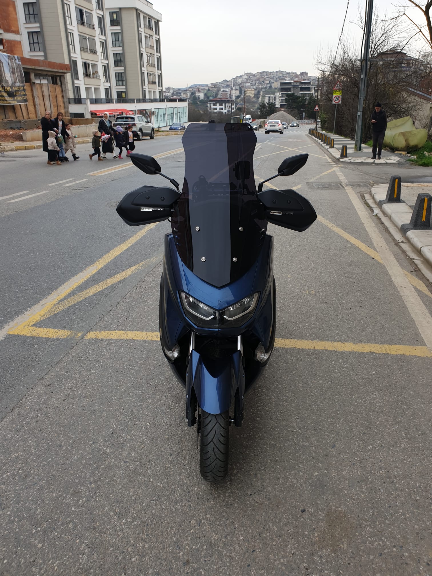 Yamaha Nmax Siperlik Ön Cam 2021-2025 Model 72cm Siyah Renkli 4mm UZUN CAM