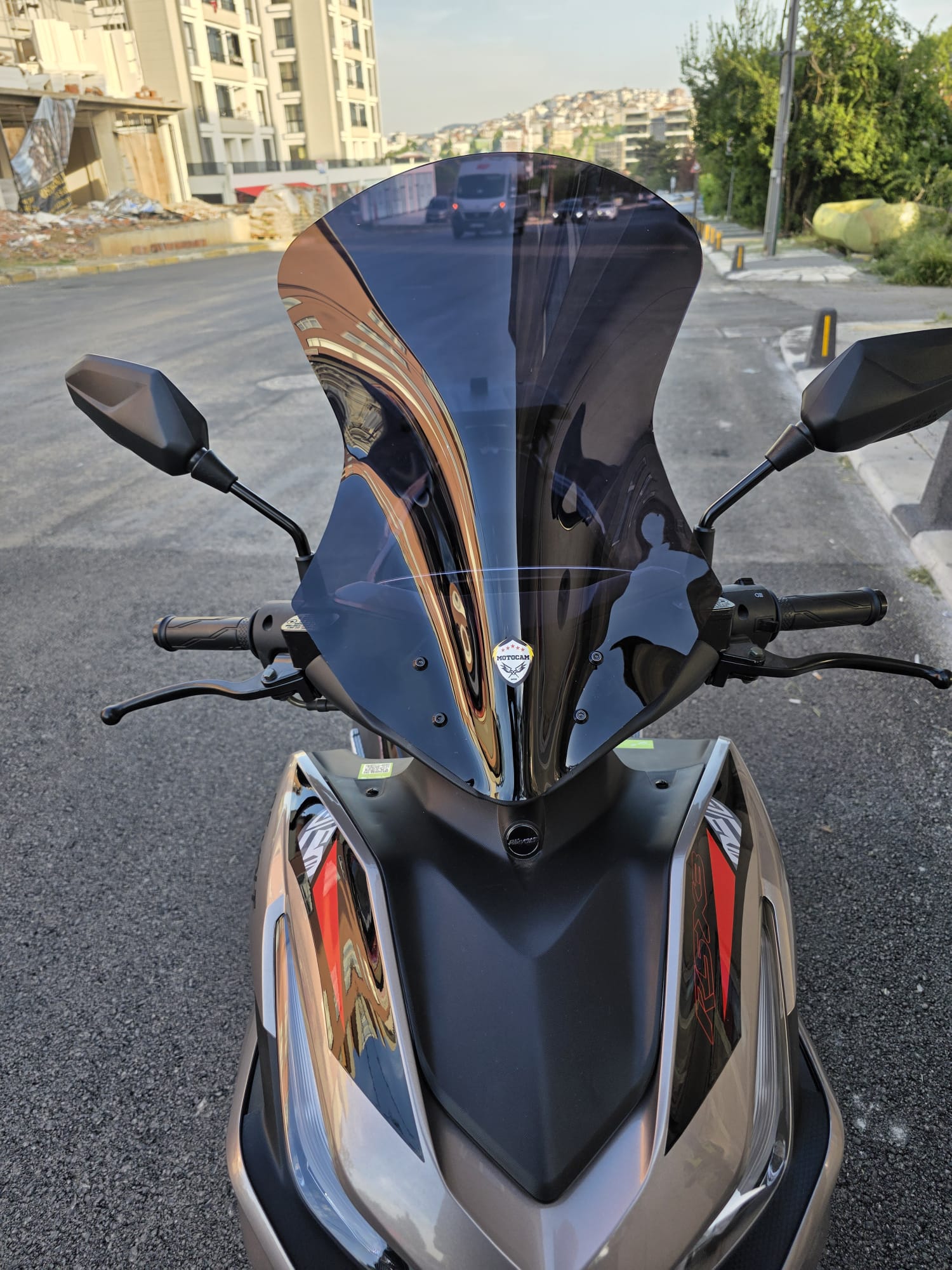 Yamaha MiO Aerox Siperlik Ön Cam Siyah Renkli 54cm 4mm