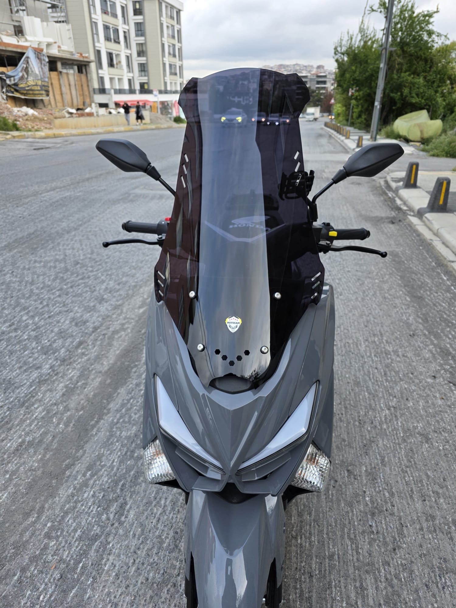Revolt RSX4 Siperlik Ön Cam 2022-2025 Model 75cm Siyah Renkli 4mm ORTA BOYLU