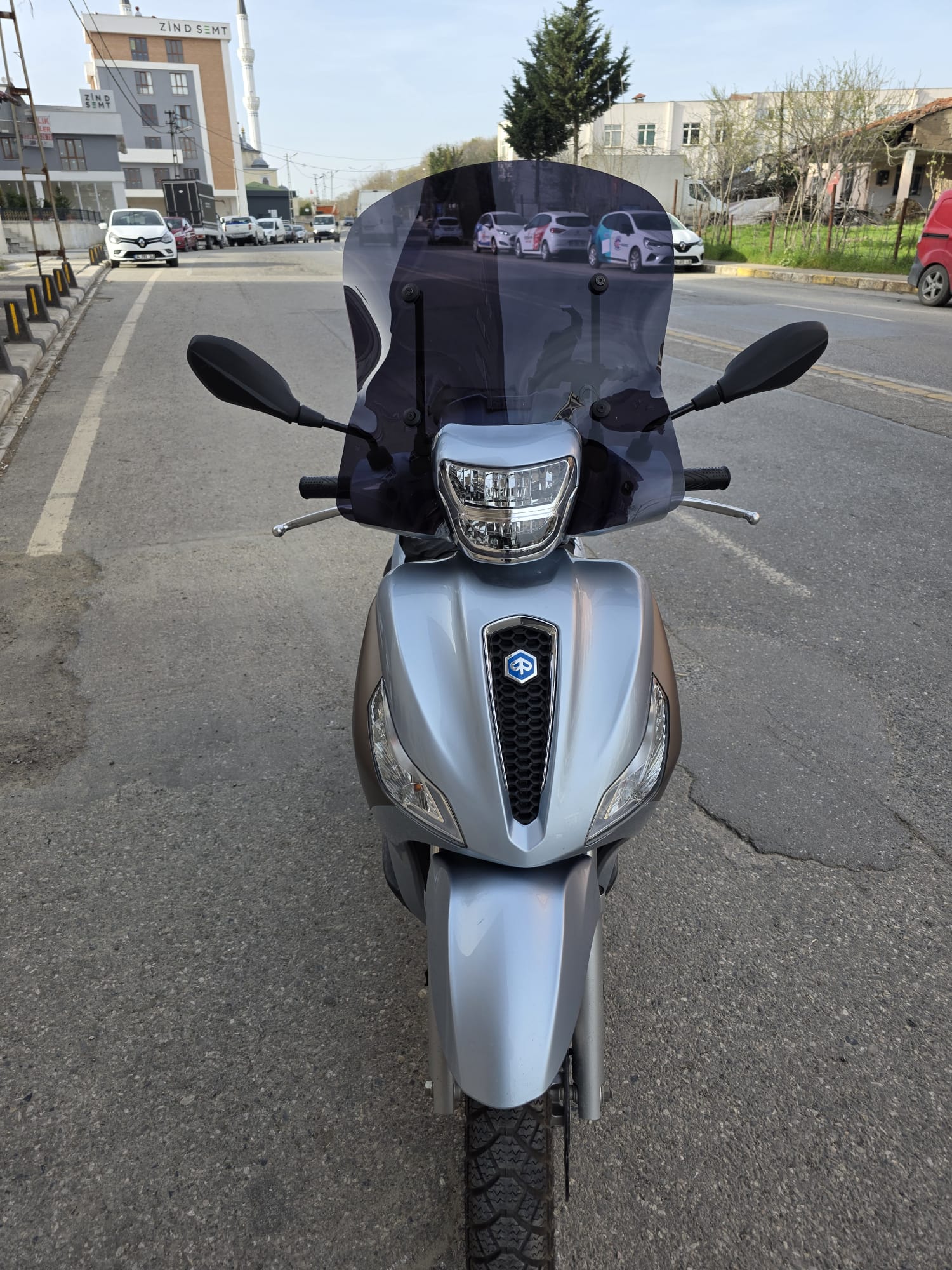 Piaggio Medley S 150 Ön Cam 2021-2025 Model 54cm  Siyah Renkli APARATSIZ GÖNDERİLİR