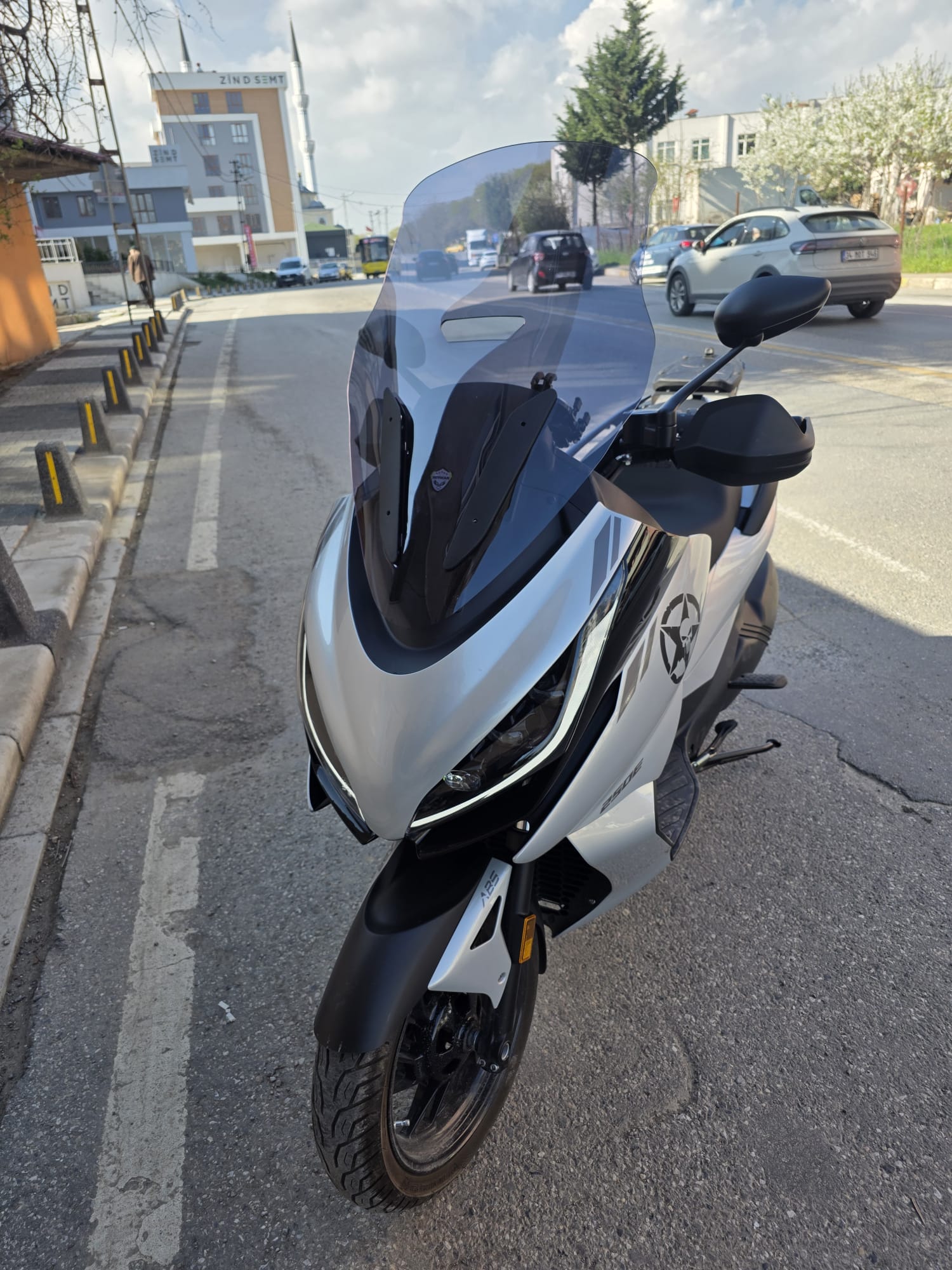 Zontes ZT 250 T-E Siperlik Ön Cam 2023-2025 Model 73cm Füme Renkli 4mm