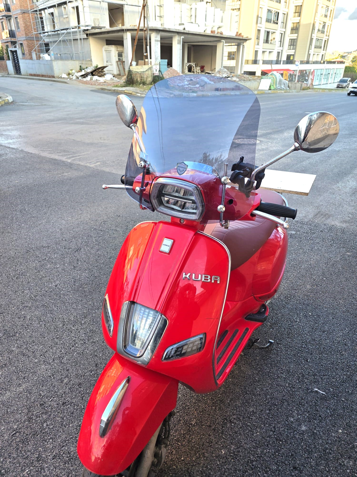 Küba Grace 50 125 Ön Cam 2023-2025 Model 42cm Füme Renkli APARATSIZDIR