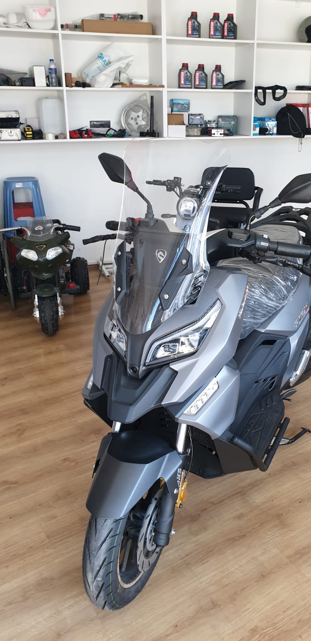 Motolüx RT2 Ragner Siperlik Ön Cam 2023-2025 Model 56cm Şeffaf Renkli 4mm UZUN CAM