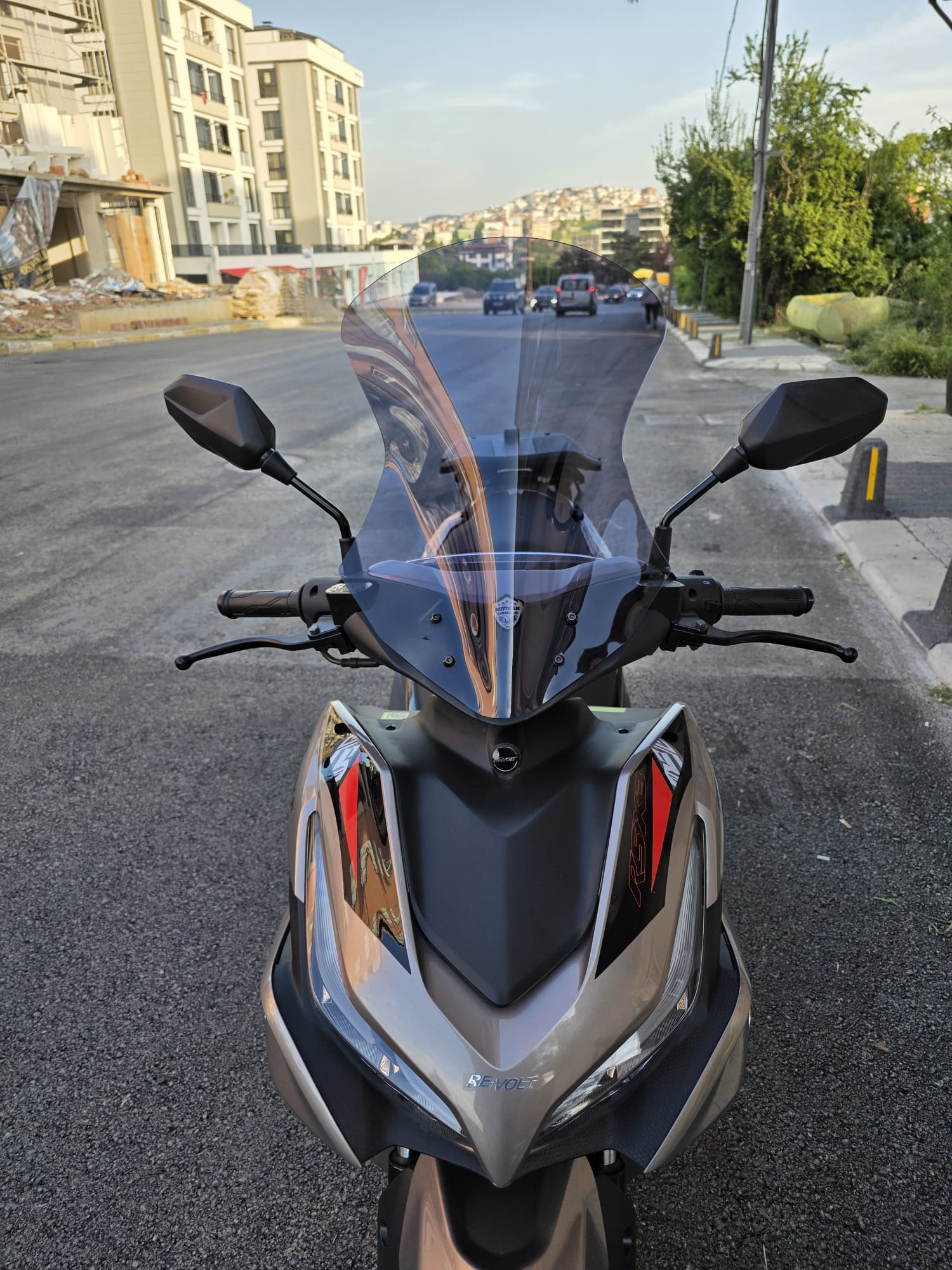 Revolt RSX3 Siperlik Ön Cam 2022-2025 Model 54cm Füme Renkli SPORTİF