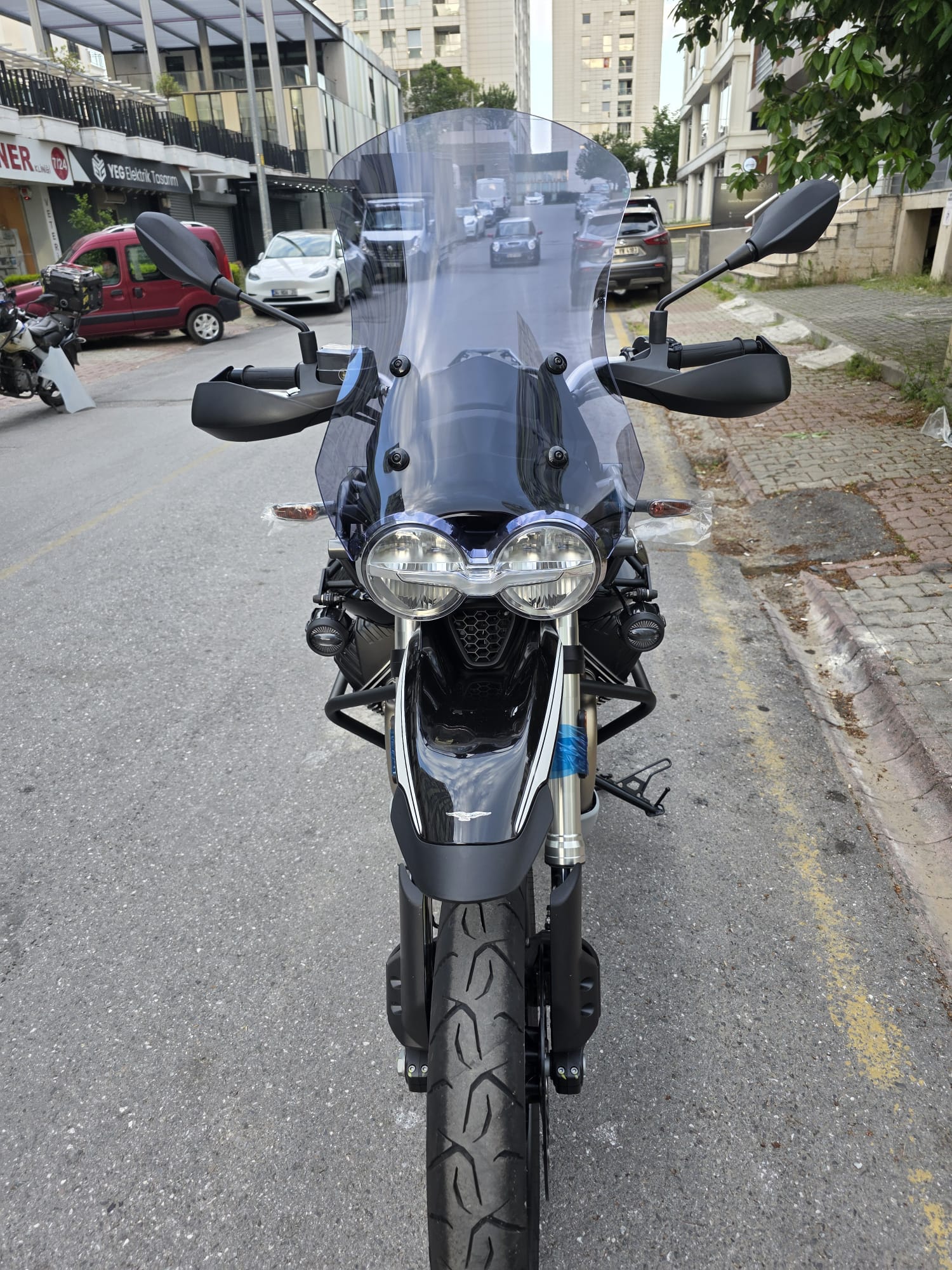 Moto Guzzi V85 Siperlik Ön Cam 2019-2023 Model 58cm Füme Renkli 4mm