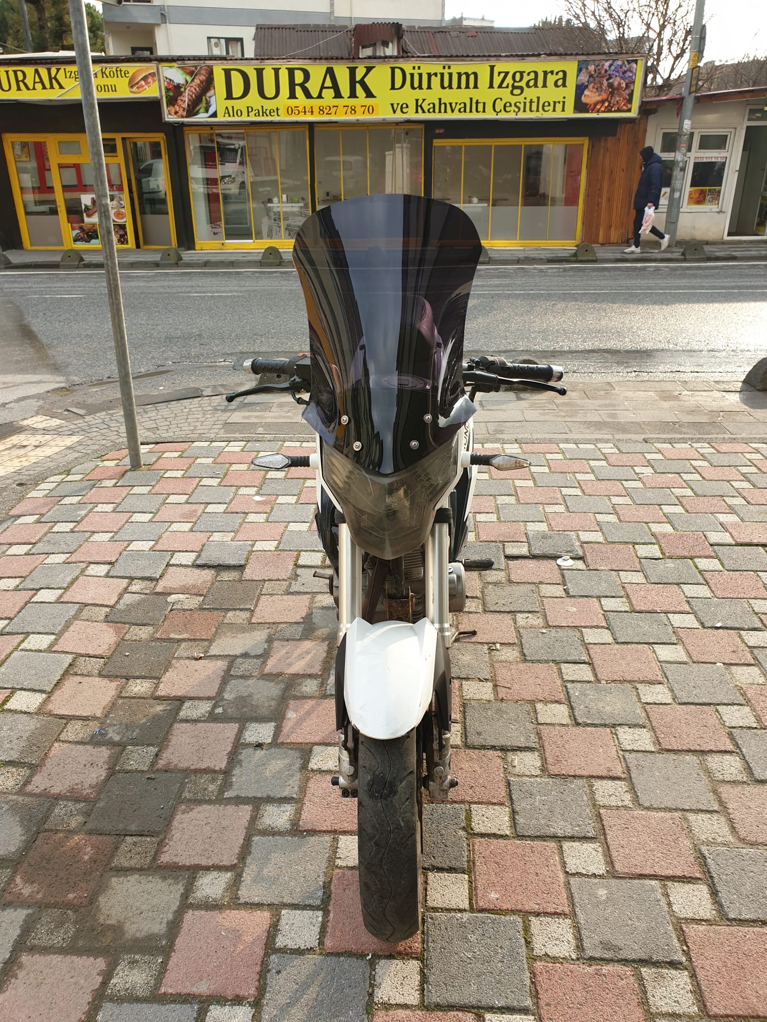 Mondial 180 Z One S Siperlik Ön Cam 58cm 2014 2022 Model Siyah Renkli