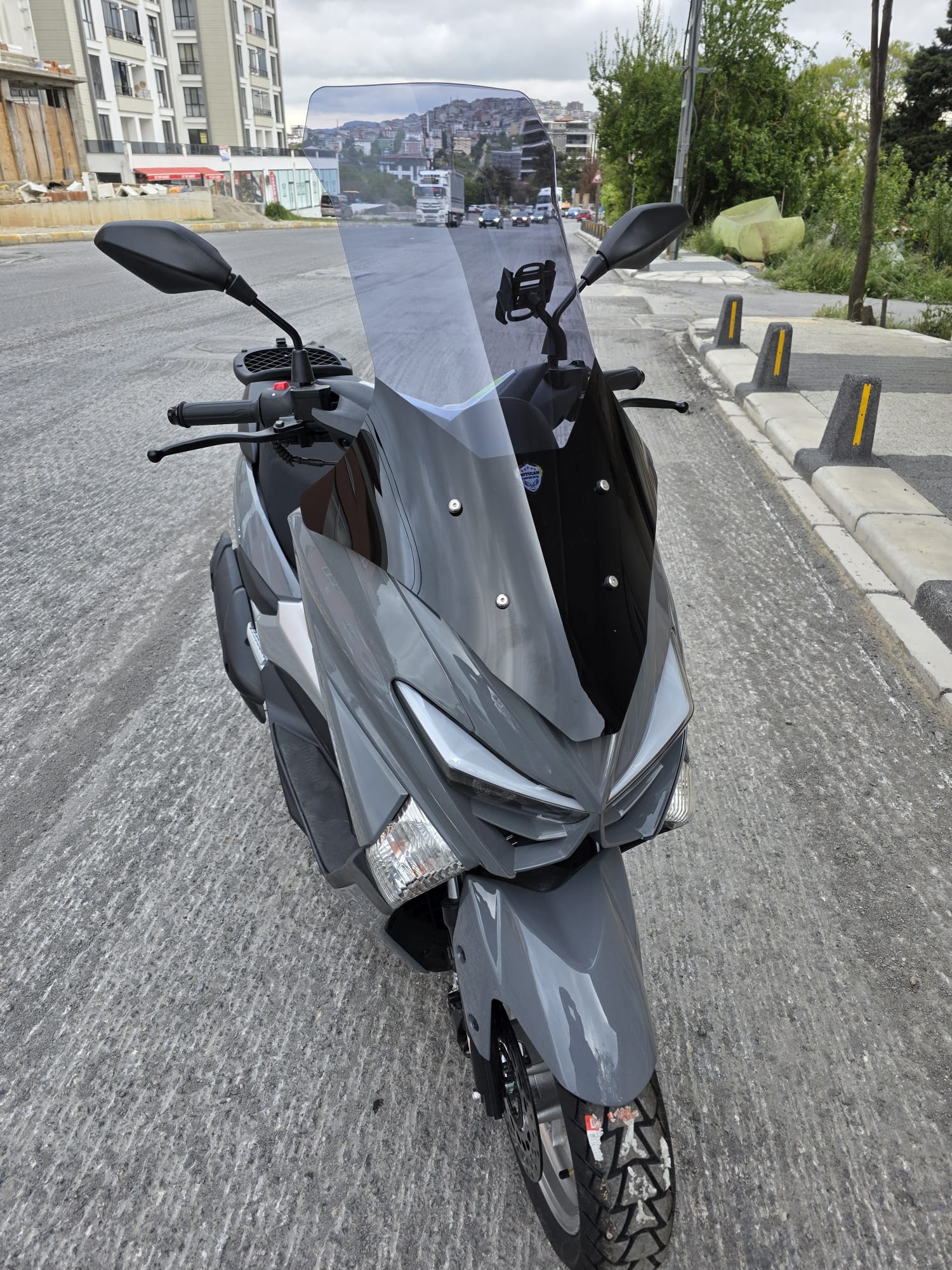 Revolt RSX4 Siperlik Ön Cam 2022-2025 Model 78cm Füme Renkli 4mm UZUN CAM