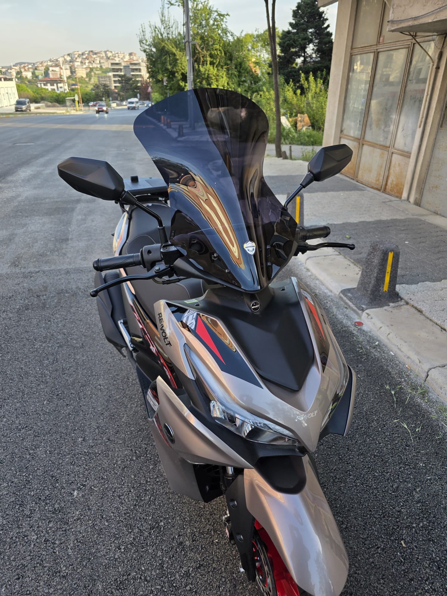 Yamaha MiO Aerox Siperlik Ön Cam Siyah Renkli 54cm 4mm