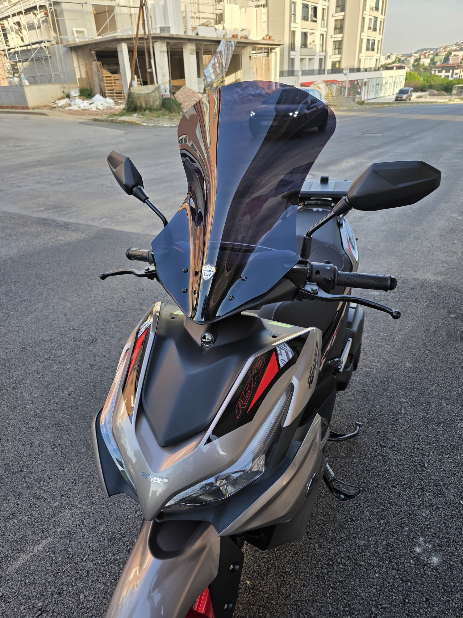 Yamaha MiO Aerox Siperlik Ön Cam Siyah Renkli 54cm 4mm
