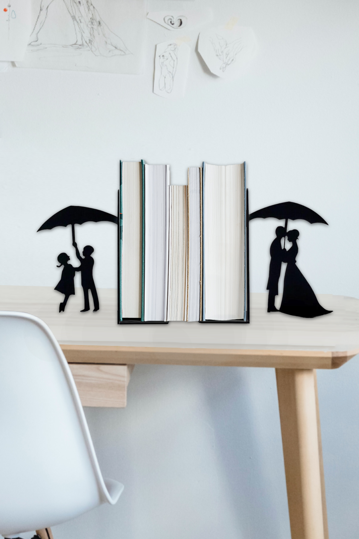 Metal Kitap Tutucu Yağmurda Aşk Figürlü Kitap Desteği, Dekoratif Kitaplık